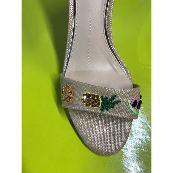 ((NEW)) Gianni Bini "Joenahtwo" Natural Straw Summer Beach Heels Size 6M Fruit - Picture 4 of 10
